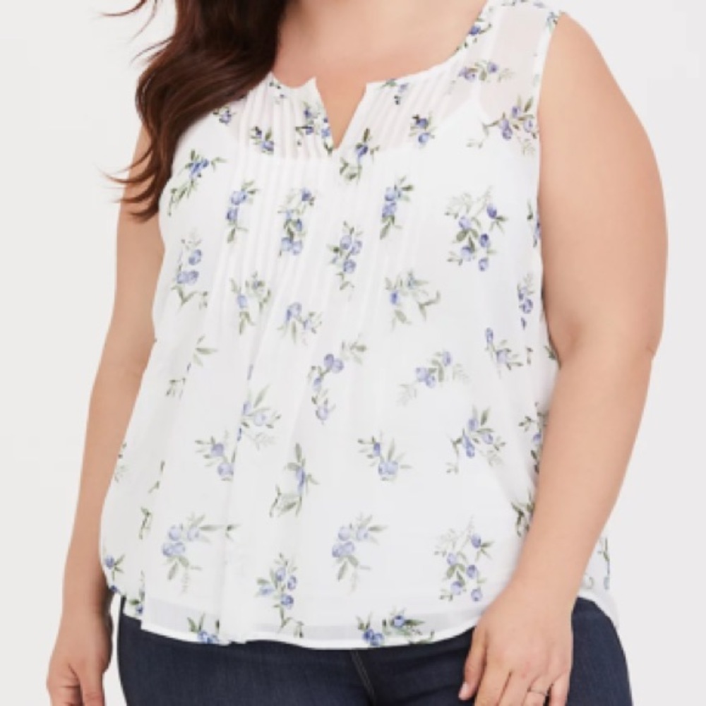 Torrid sheer white crinkle chiffon pintuck tank top Size 1